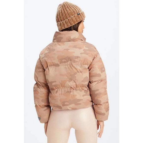New Fabletics Wander Cropped Puffer Camo size M - Picture 2 of 11